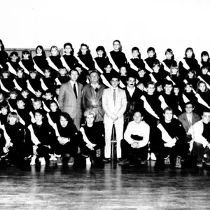 1987.La Champagnolaise pour son centenaire. - En spectacle pour cet anniversaire la section de gymnastique des pompiers de Paris